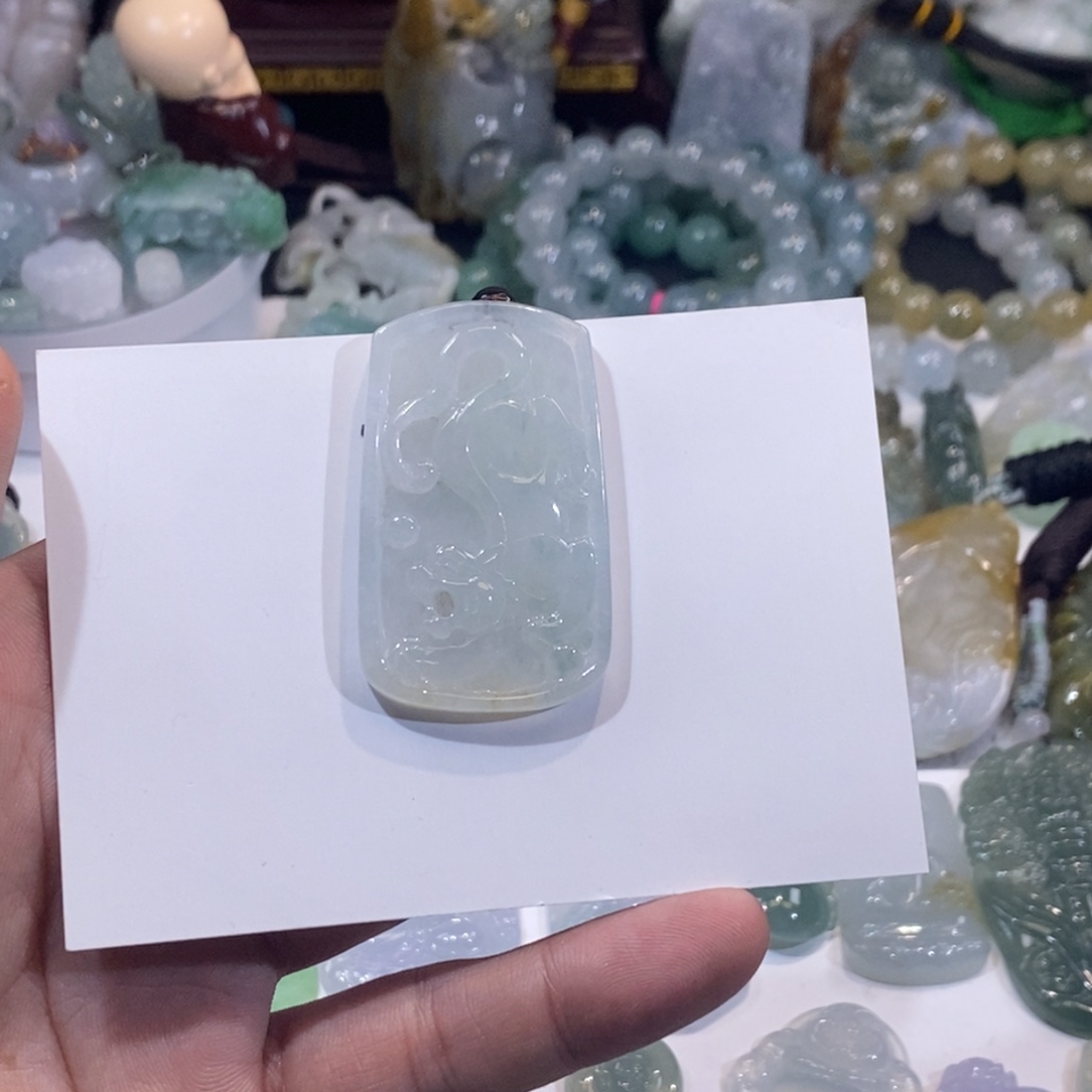 翡翠未镶嵌吊坠(不含链)虎牌