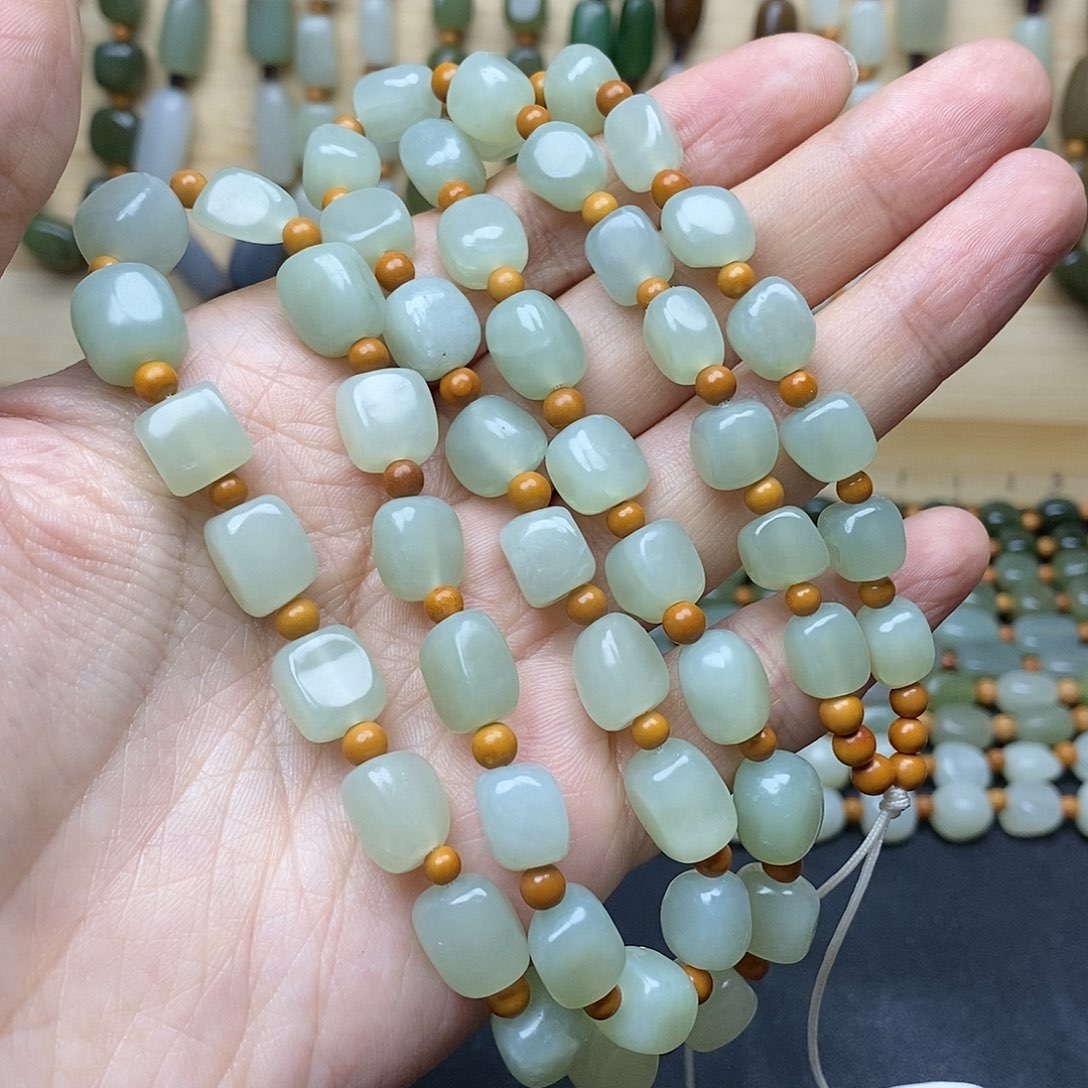 和田玉颈饰未镶嵌