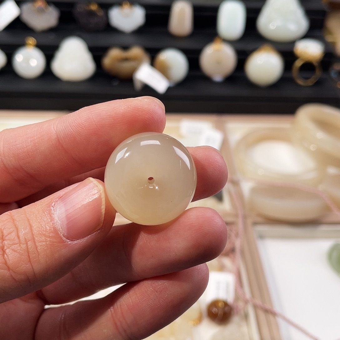 和田玉颈饰未镶嵌山**日