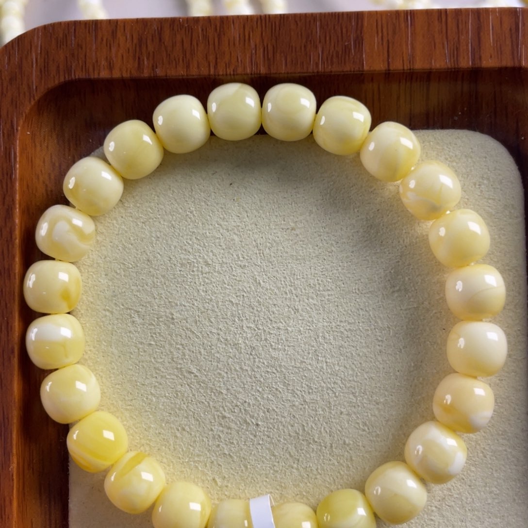 琥珀未镶嵌手链8.5mm阿尔卑斯浓蜡妖花