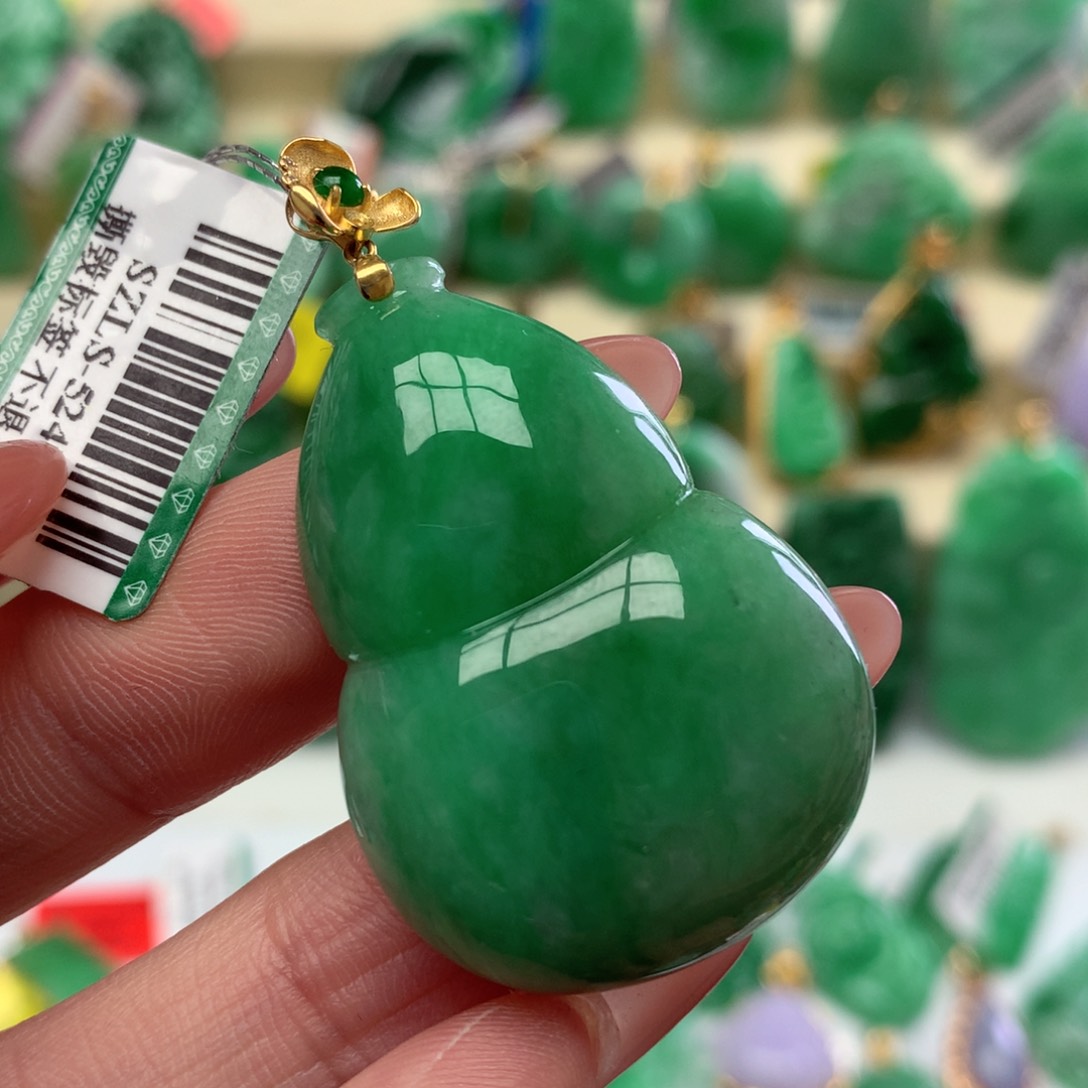 翡翠颈饰18K金镶嵌岩翡翠