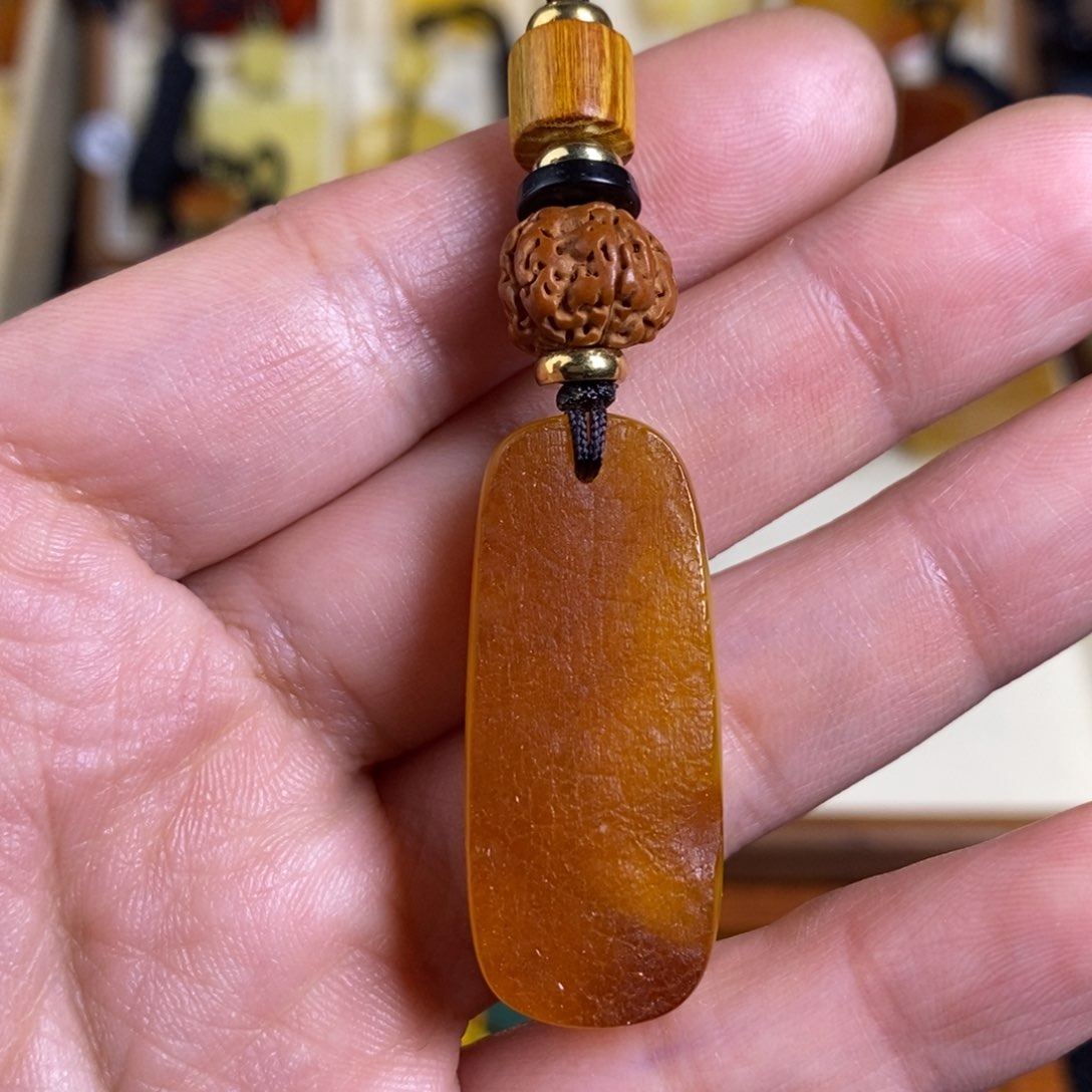 蜜蜡裸石未镶嵌大漠