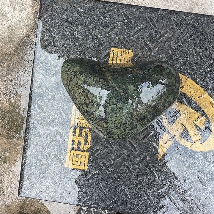 蛇纹石玉未镶嵌天然原石摆件藏玉西藏