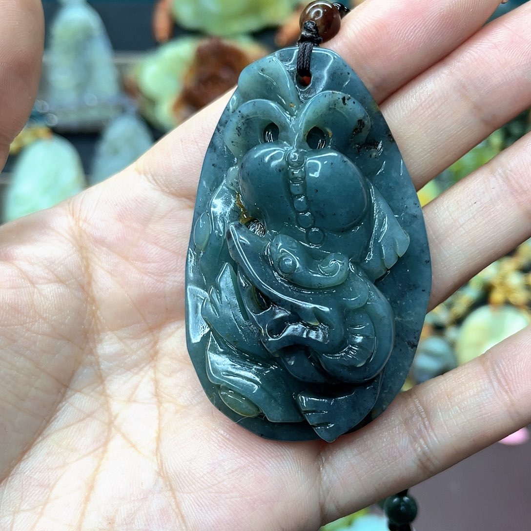 蛇纹石玉挂件未镶嵌