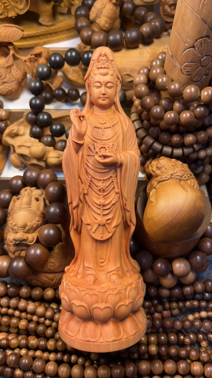 老山檀雕刻南海观音摆件精品