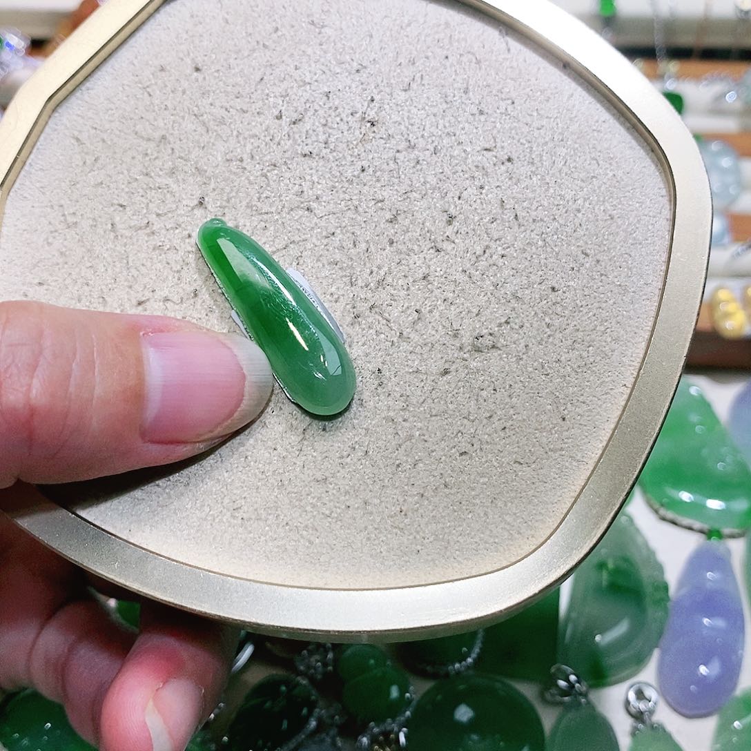 【闪购商品】翡翠挂件未镶嵌裸石