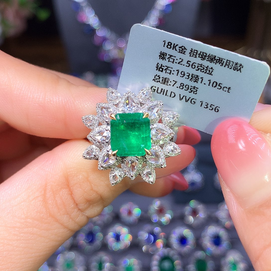 18K金镶嵌戒指祖母绿2.56ct