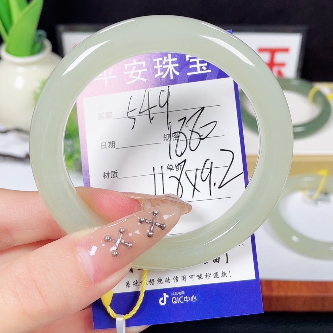 和田玉手镯未镶嵌