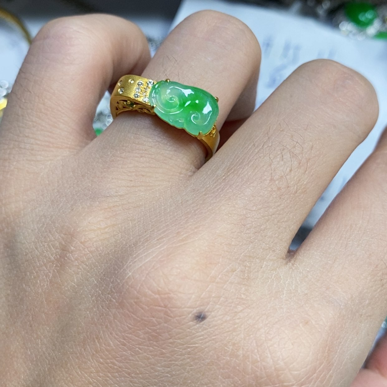 【闪购商品】颈饰18K金镶嵌翡翠晚*?戒指