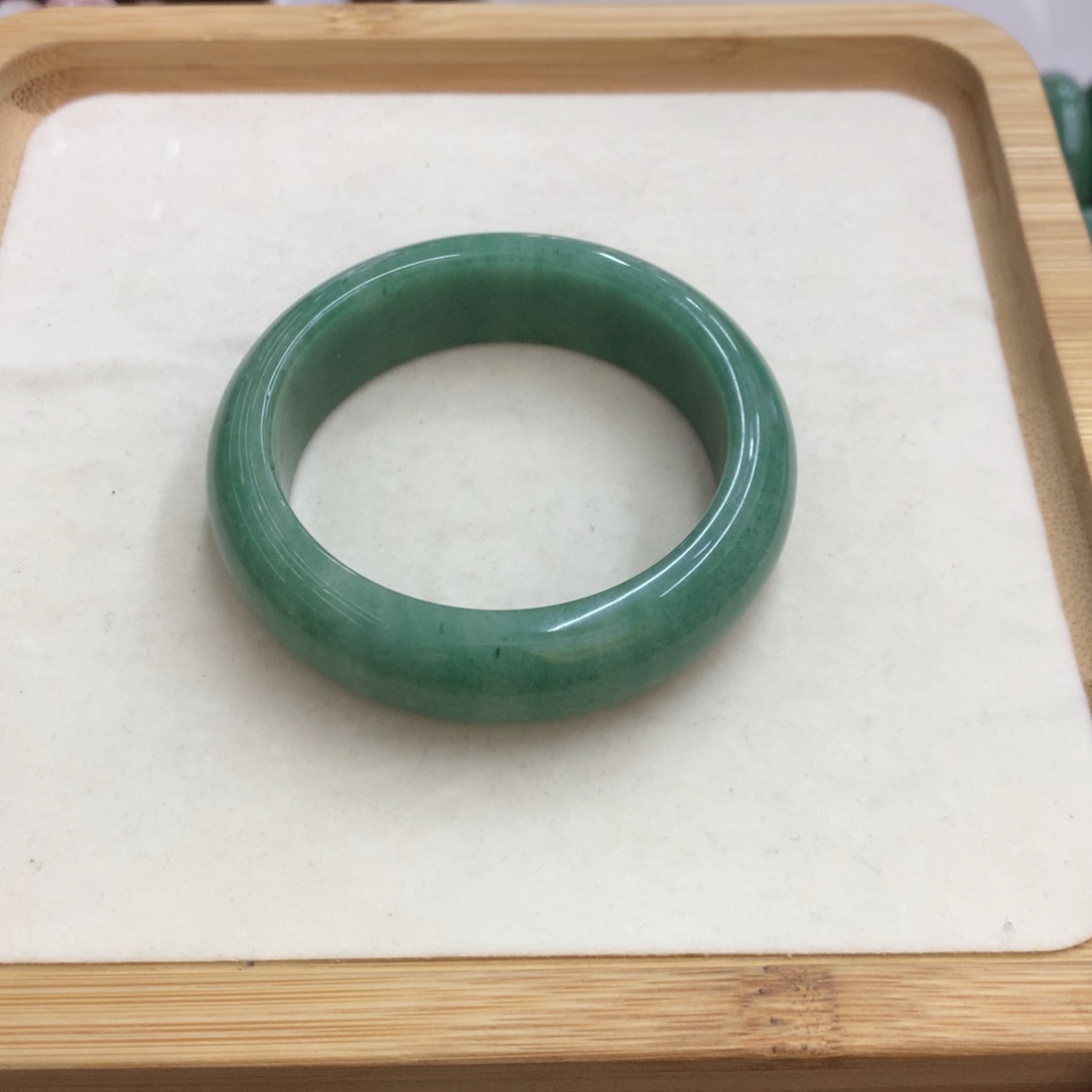 石英质玉未镶嵌手镯