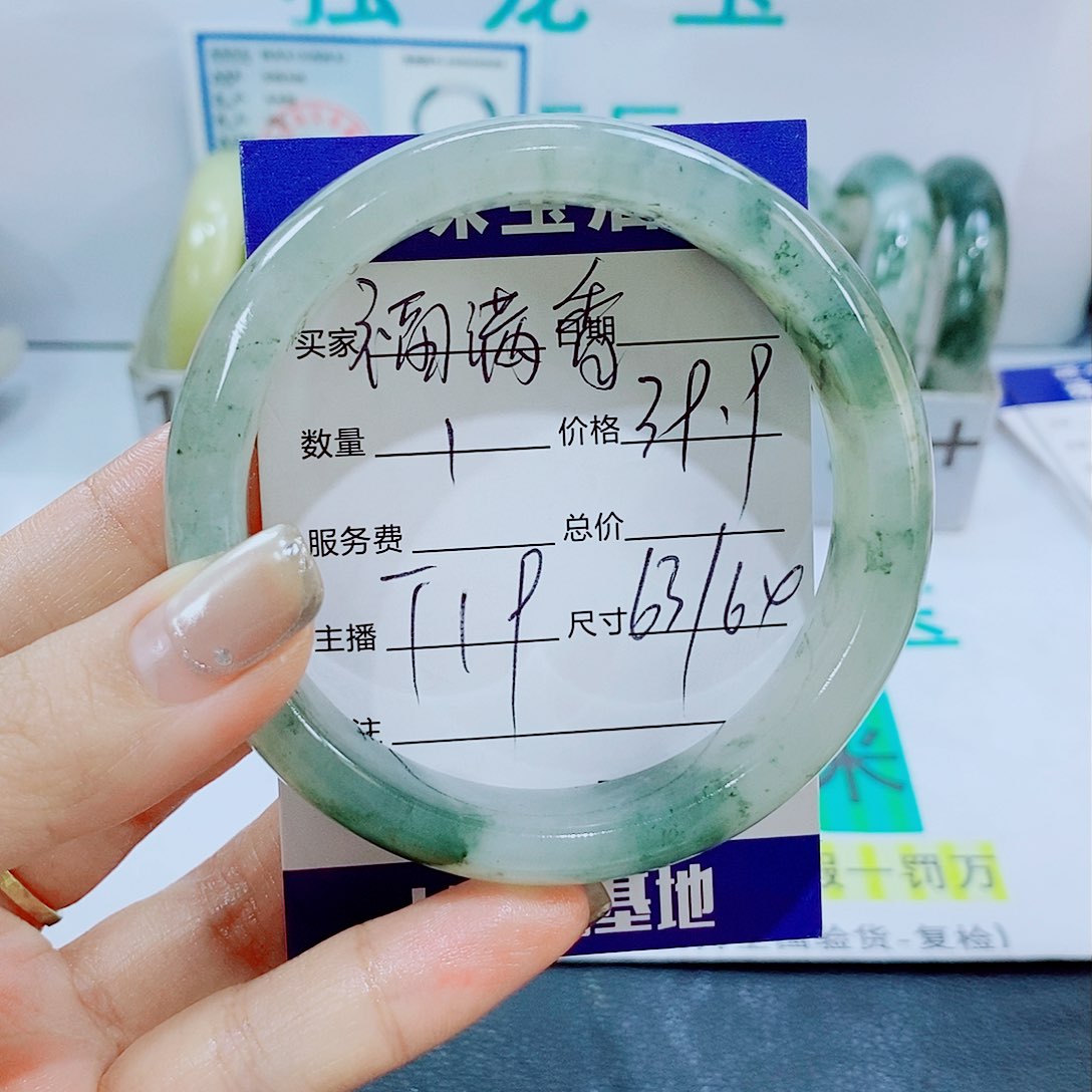 未镶嵌手镯石英质玉T19