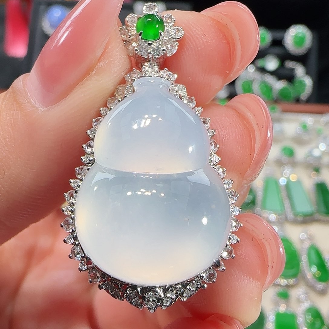 翡翠吊坠(不含链)18K金镶嵌