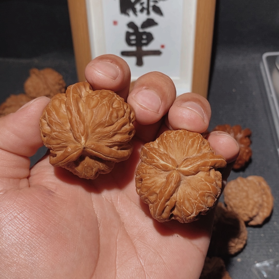 M***二文玩核桃把件3940元宝三棱