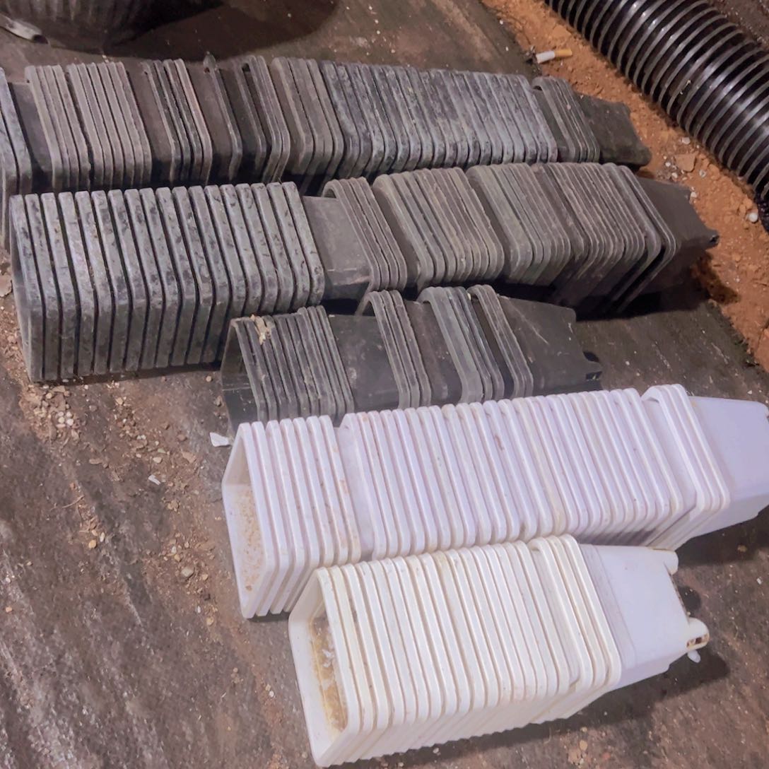 塑料黑白混发8.5-9.-10口径方盆 50个