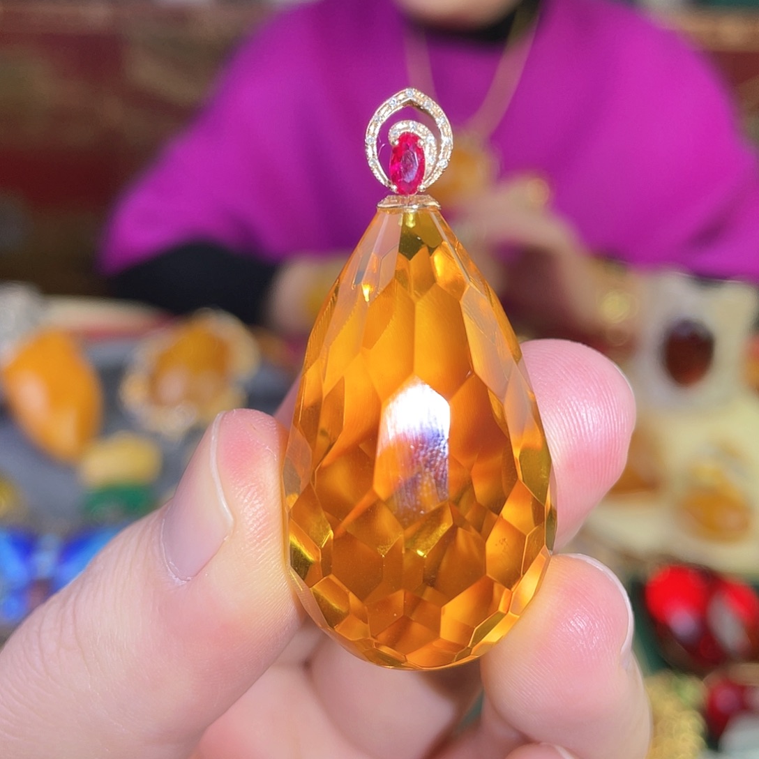 琥珀吊坠(赠链)18K金镶嵌首饰