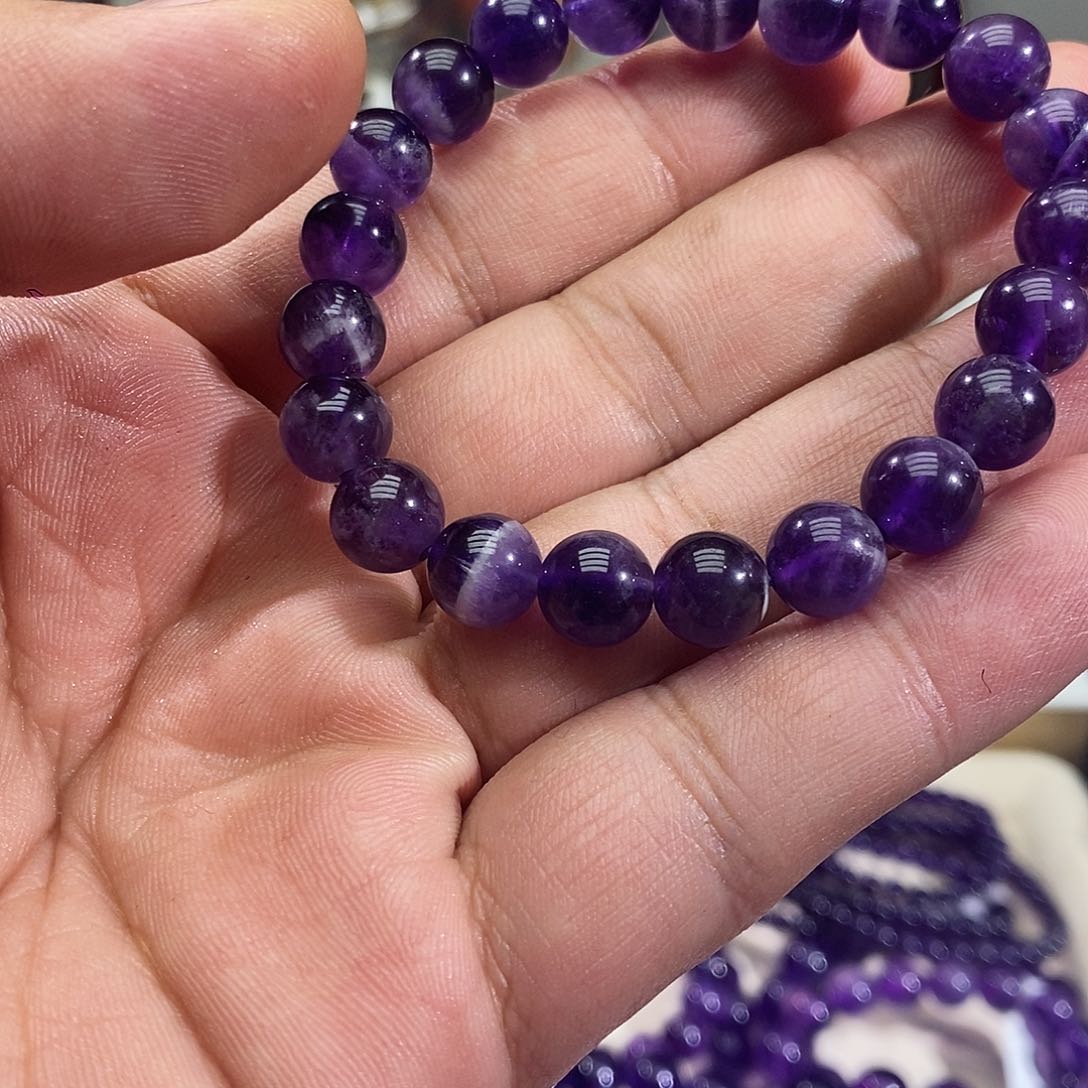 水晶手链未镶嵌紫水晶手串。    