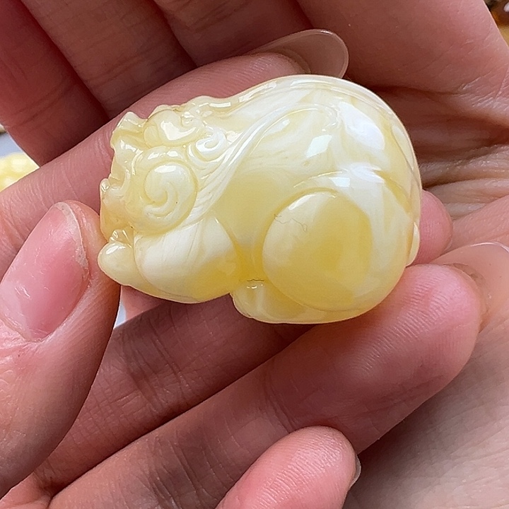 蜜蜡未镶嵌珠宝奇石