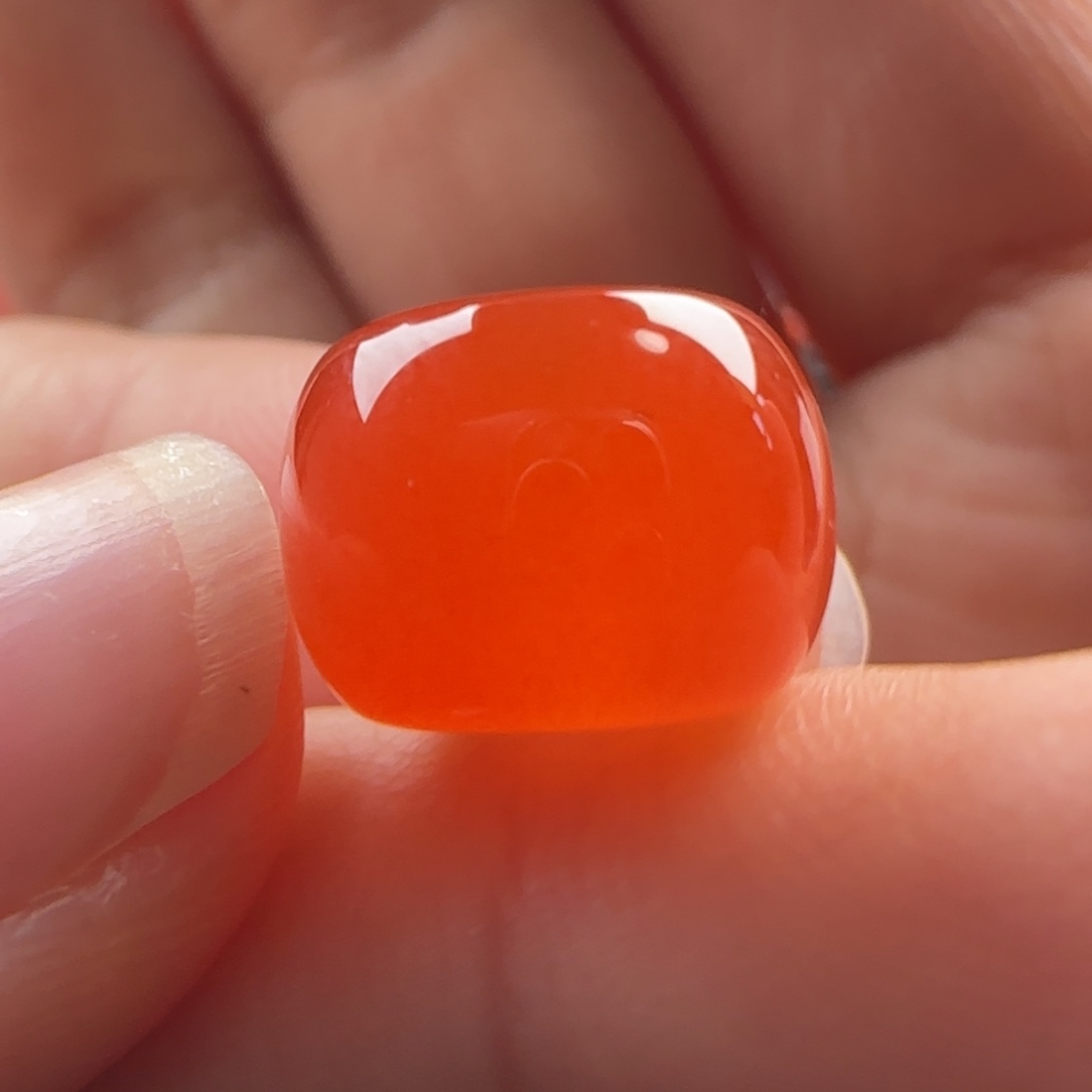 南红玛瑙未镶嵌墩子：12.6x9.2冰红满砂 