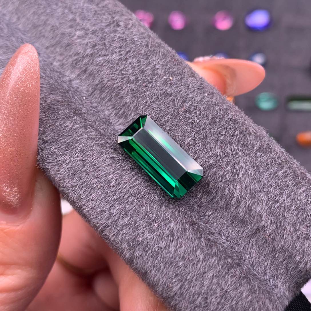 碧玺珠宝半成品未镶嵌5.8ct电光绿碧玺全净无暇