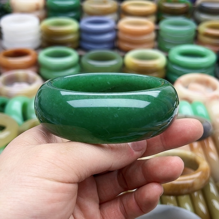 未镶嵌手镯（圆镯）石英质玉用****9