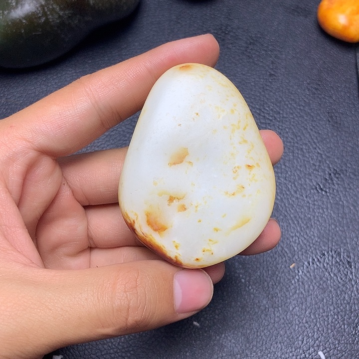 和田玉未镶嵌摆件崖*