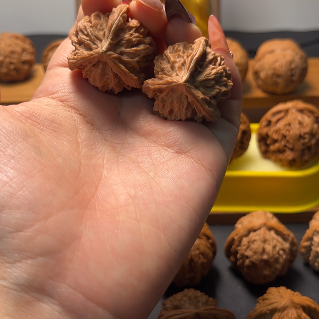 劉***บ文玩核桃吊坠盘山三棱35