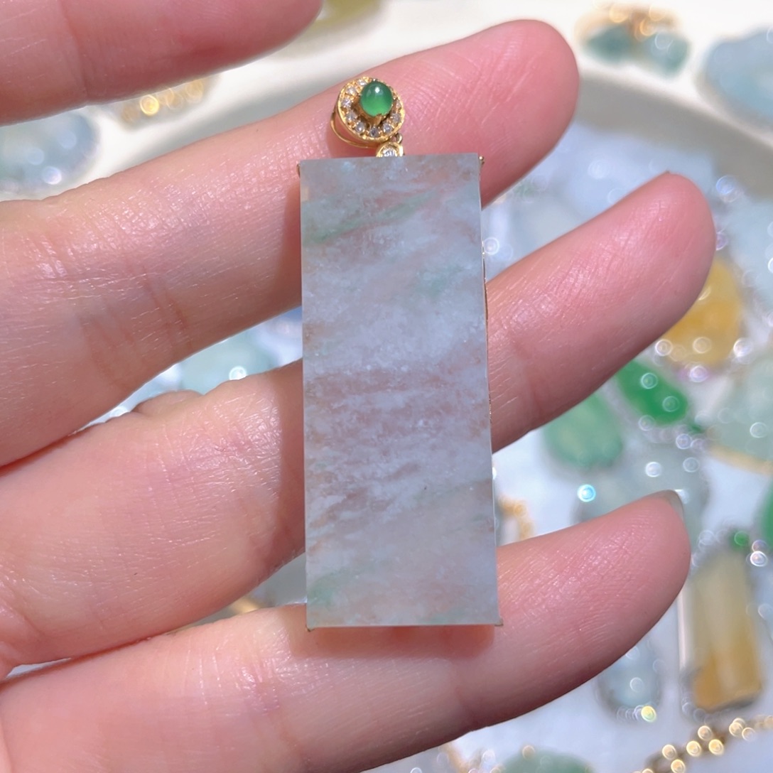 翡翠颈饰18K金镶嵌翡翠