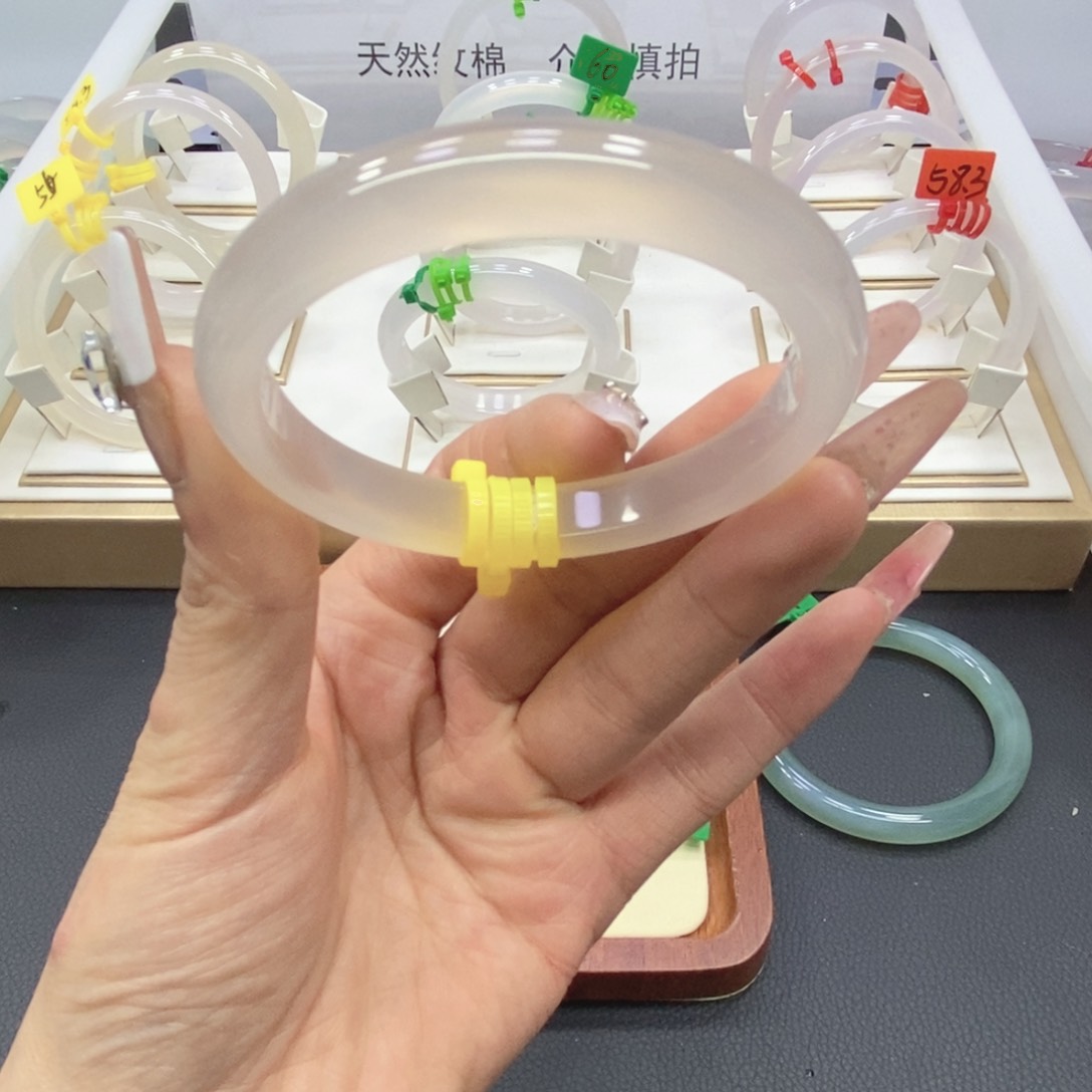 玛瑙/玉髓手镯未镶嵌59