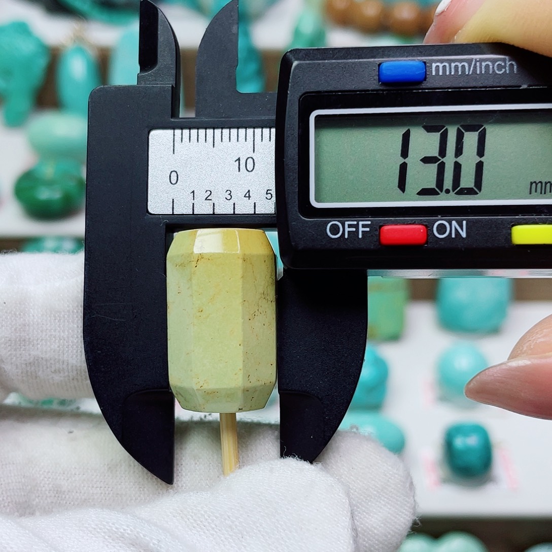 绿松石未镶嵌挂件