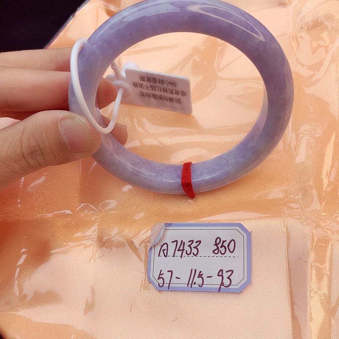 翡翠手镯未镶嵌翡翠