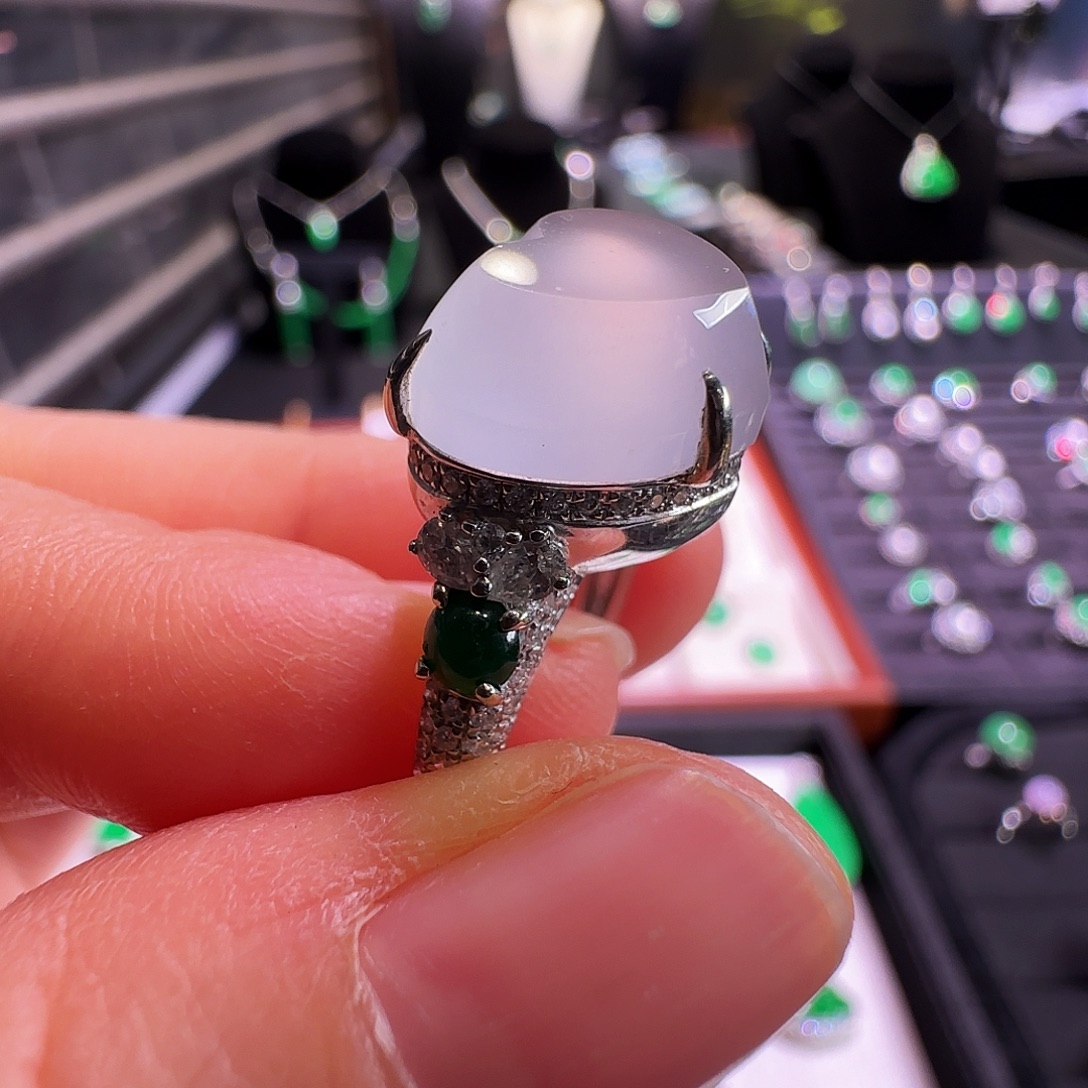 翡翠18K金镶嵌戒指