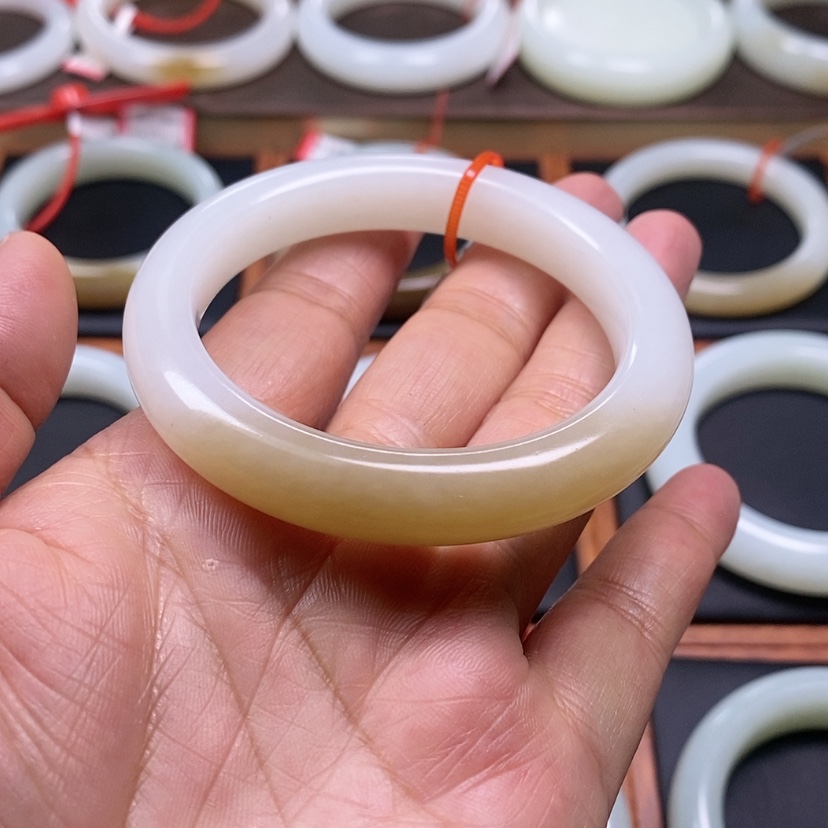 【闪购商品】和田玉手镯未镶嵌和田玉羊脂糖56