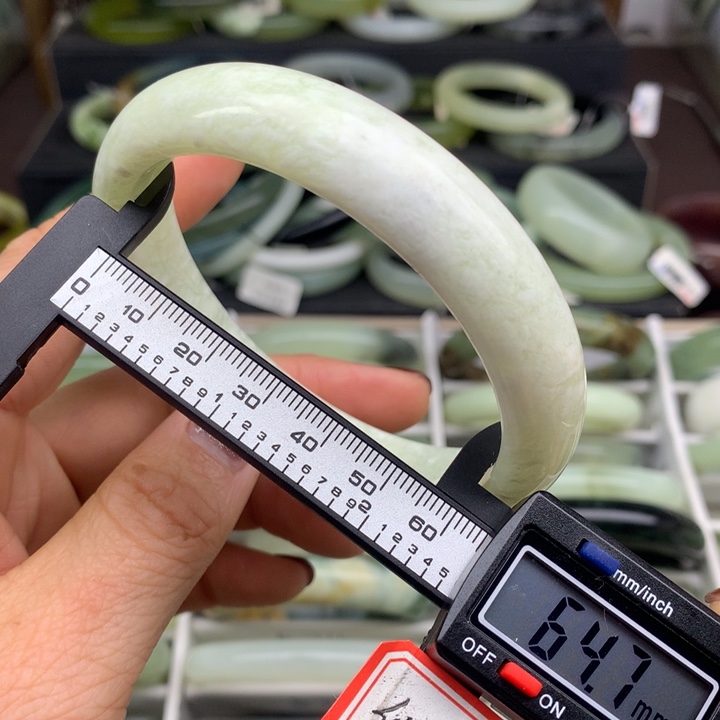 蛇纹石玉未镶嵌手镯597