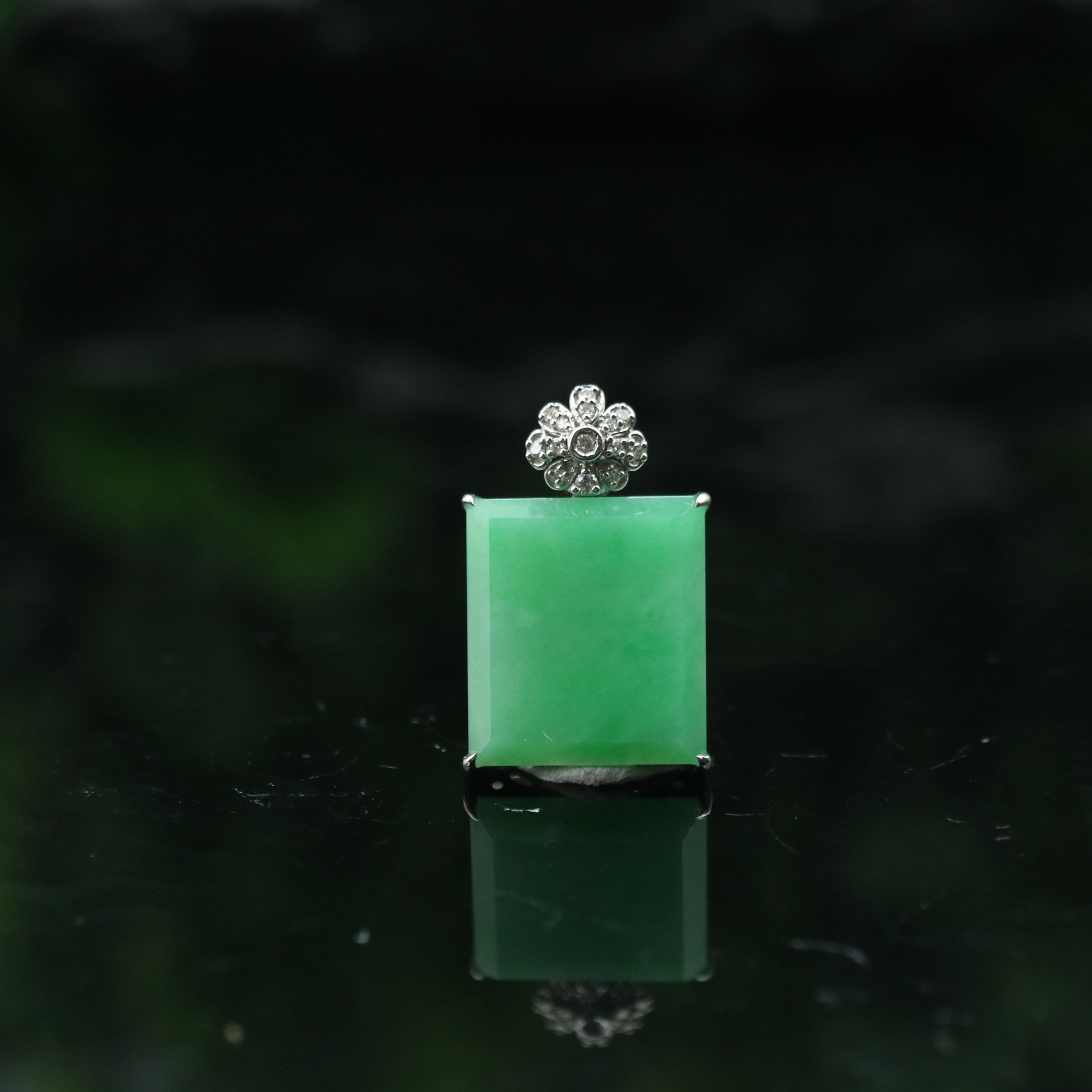 12天然缅甸翡翠A货18k绿方块吊坠/800127/上海嘉禾拍卖