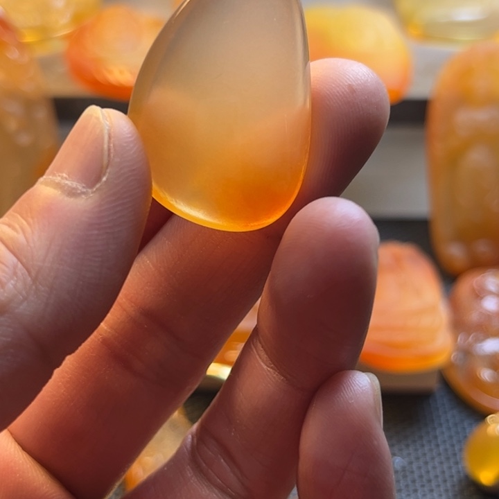 石英质玉颈饰未镶嵌T*璃