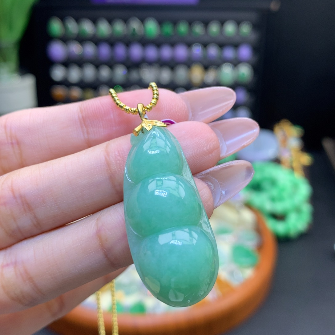 翡翠18K金镶嵌颈饰