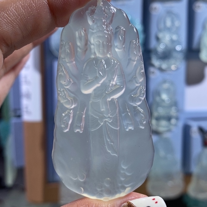 豪***。岫玉未镶嵌颈饰吊坠