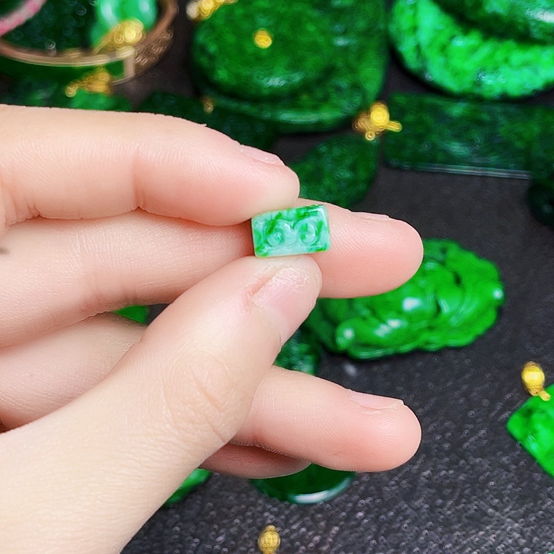 颈饰未镶嵌翡翠多样性