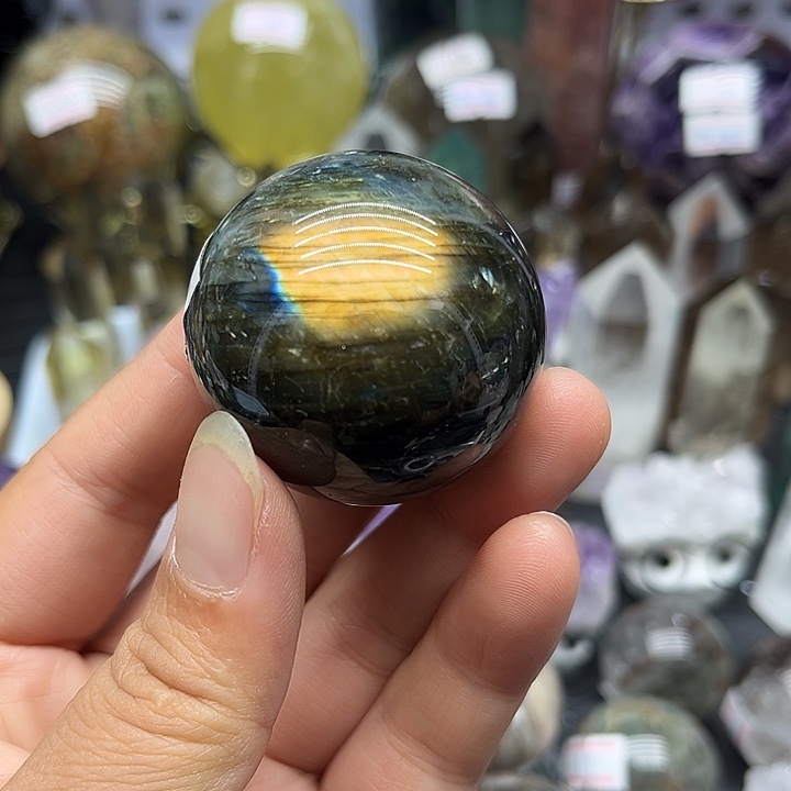 未镶嵌103克拉长石球长石