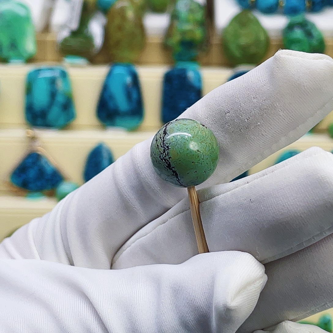 绿松石未镶嵌颈饰