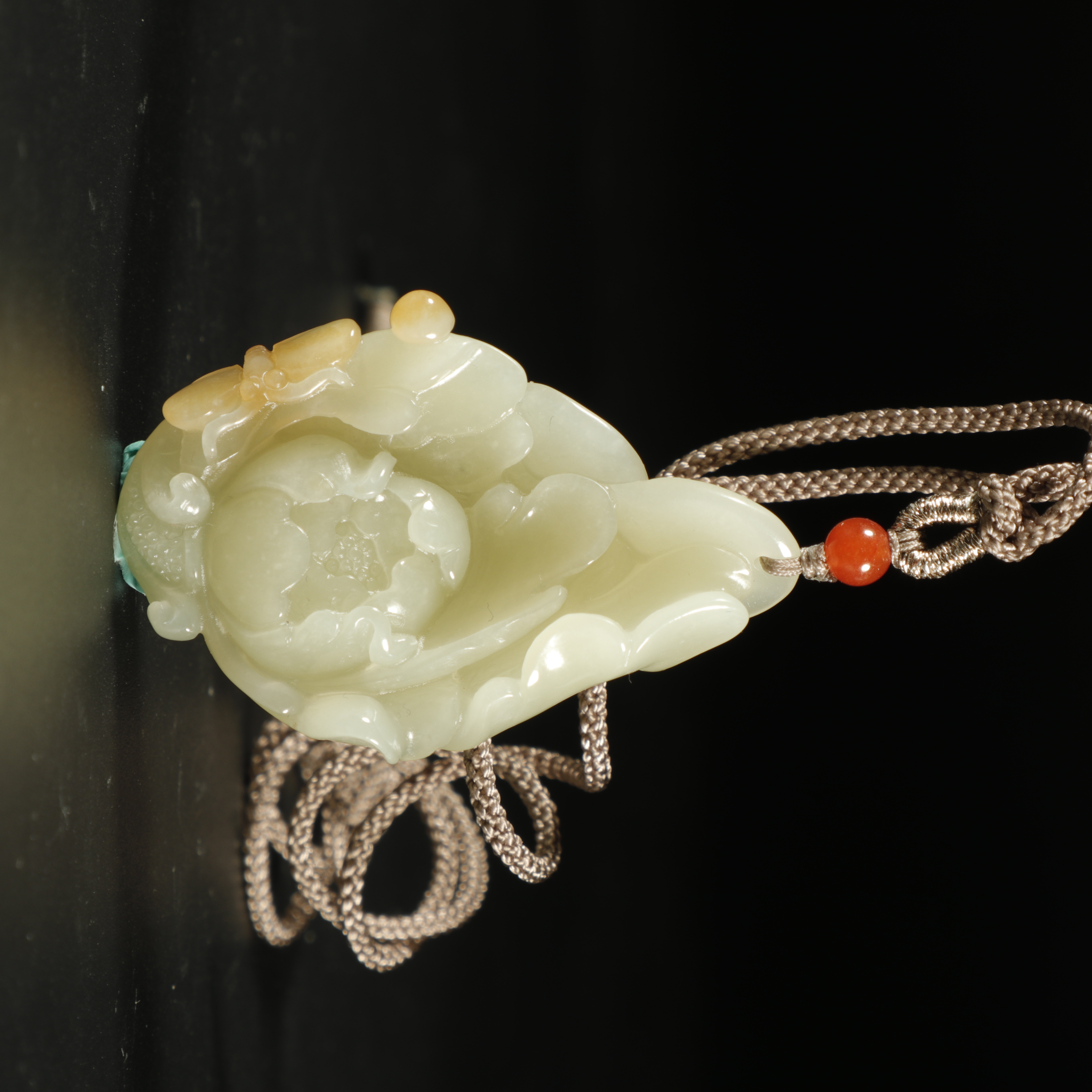 lot8847 和田玉俏糖色蝶恋花/云南典藏