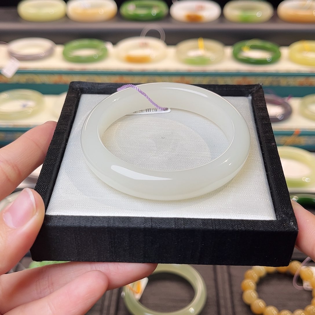 和田玉手镯未镶嵌 冰底暖白