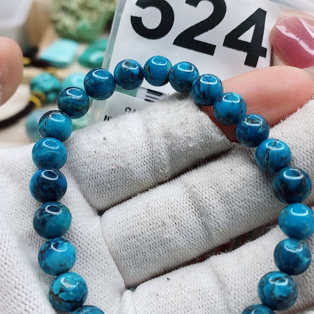 绿松石颈饰未镶嵌