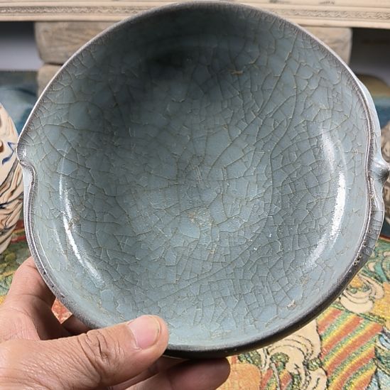 村***傲南方青瓷龙泉窑桃型笔洗