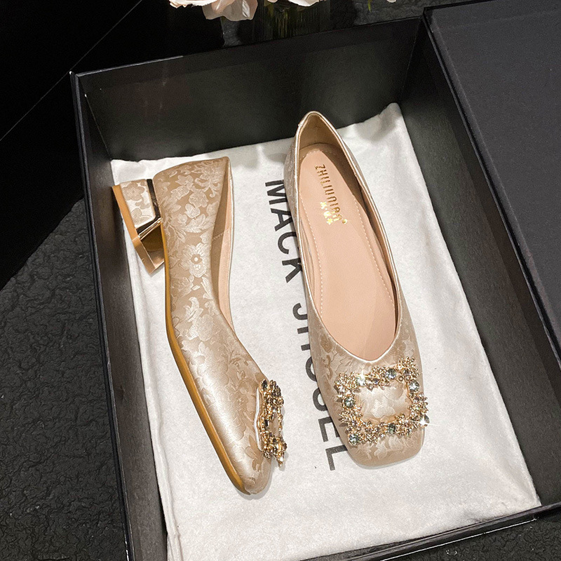 粗跟单鞋女方头中跟2025春秋国风新款法式少女珍珠大码女鞋