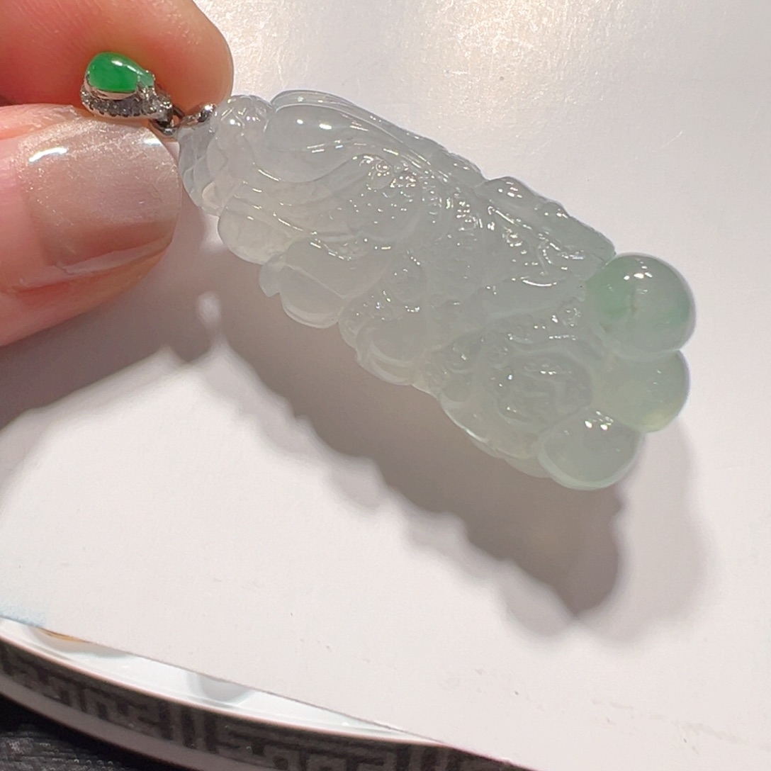 翡翠18K金镶嵌颈饰项链