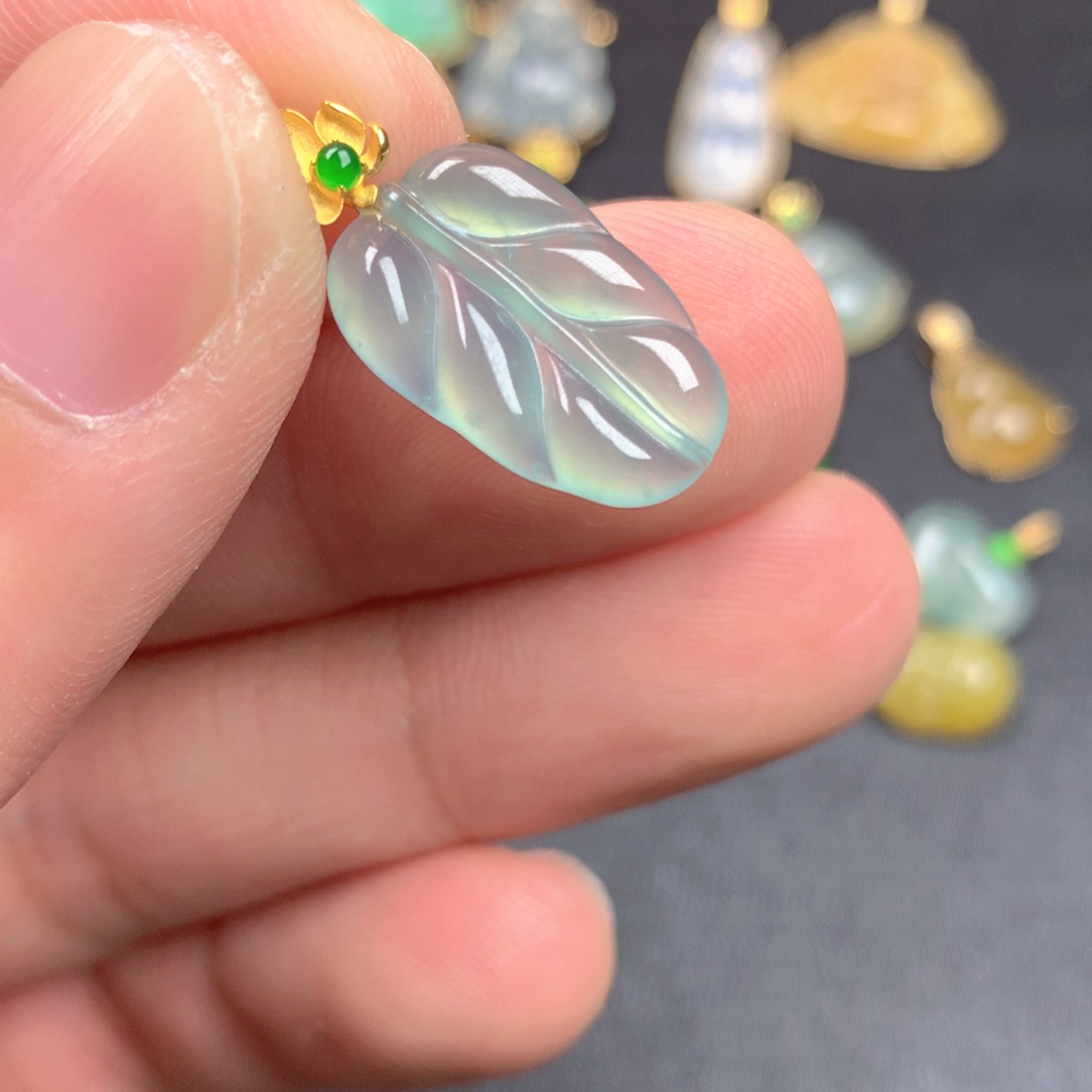 【闪购商品】颈饰18K金镶嵌翡翠翡翠