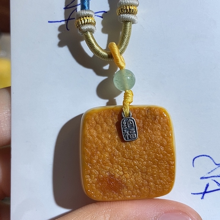 沵***未镶嵌琥珀珠宝奇石