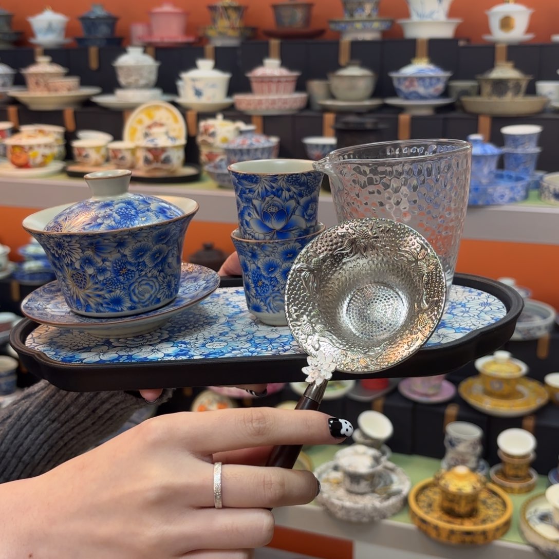 茶具是指由两块金属