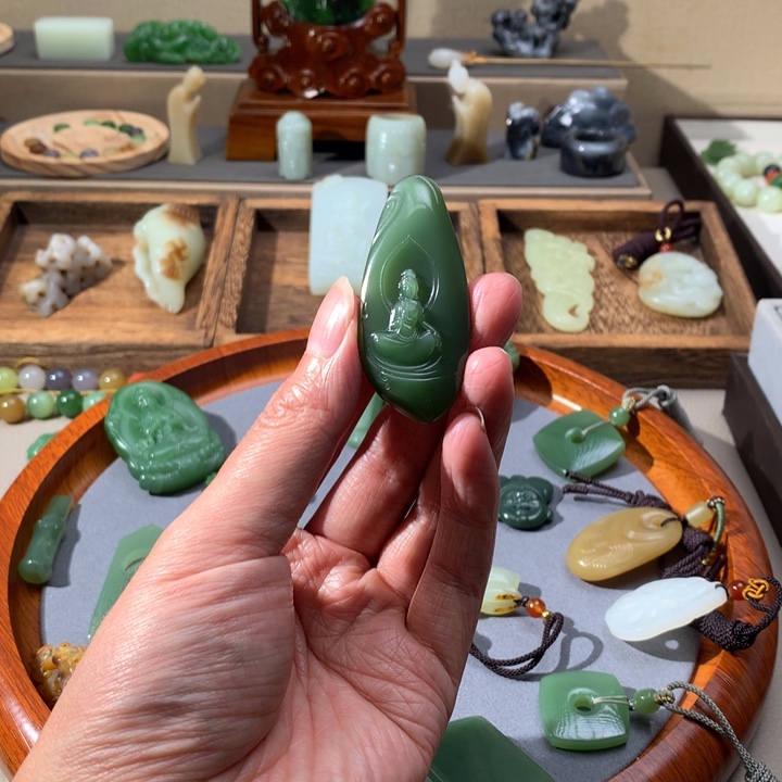 和田玉未镶嵌颈饰